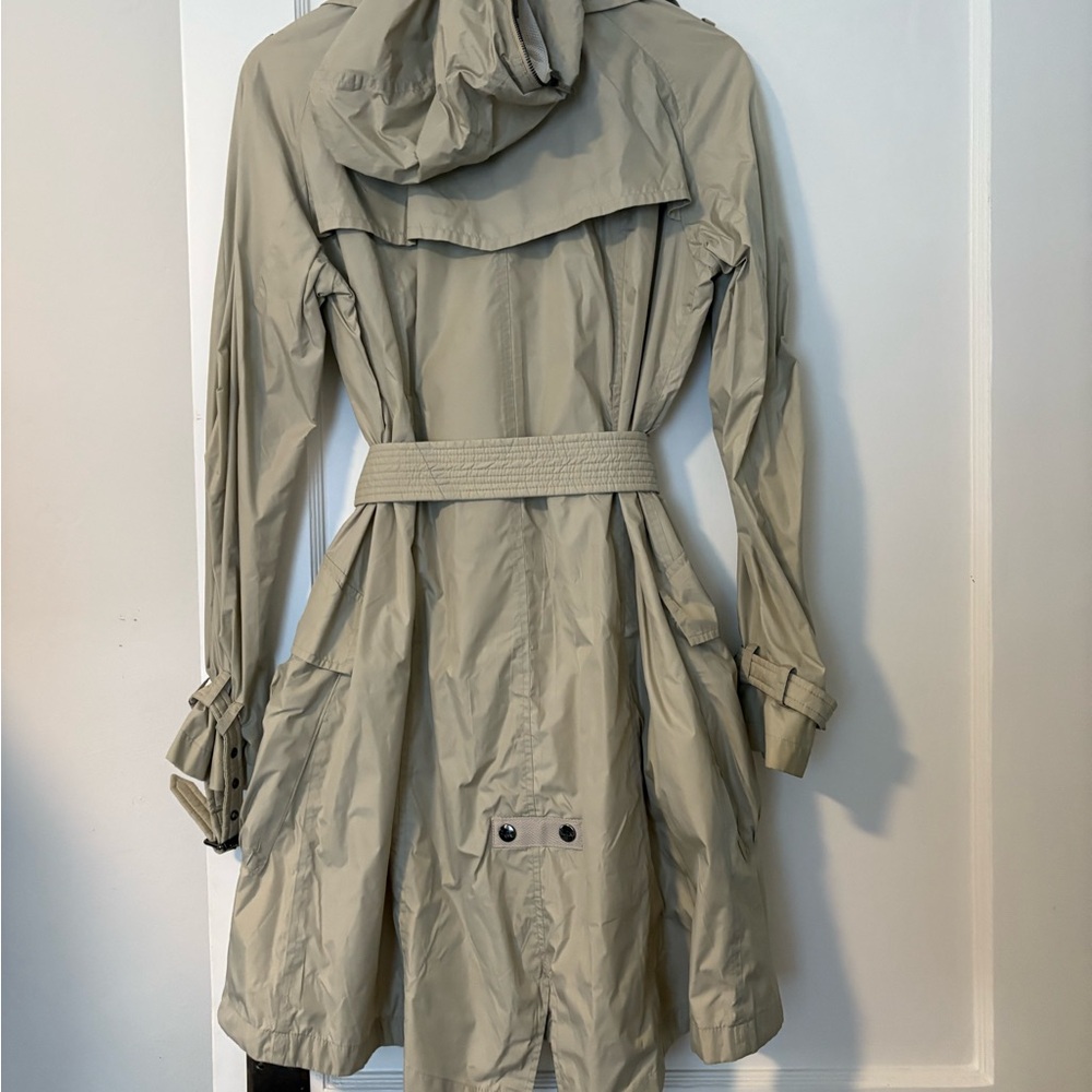 Burberry Classic Tan Trench rain Coat - Picture 2 of 11